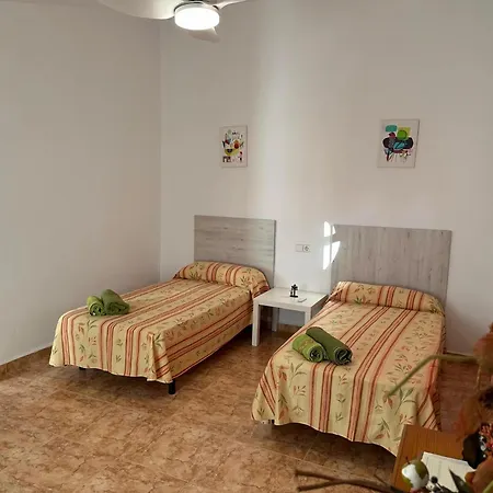 Snug With Balcony Apartament
