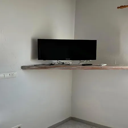 Snug With Balcony Apartament *